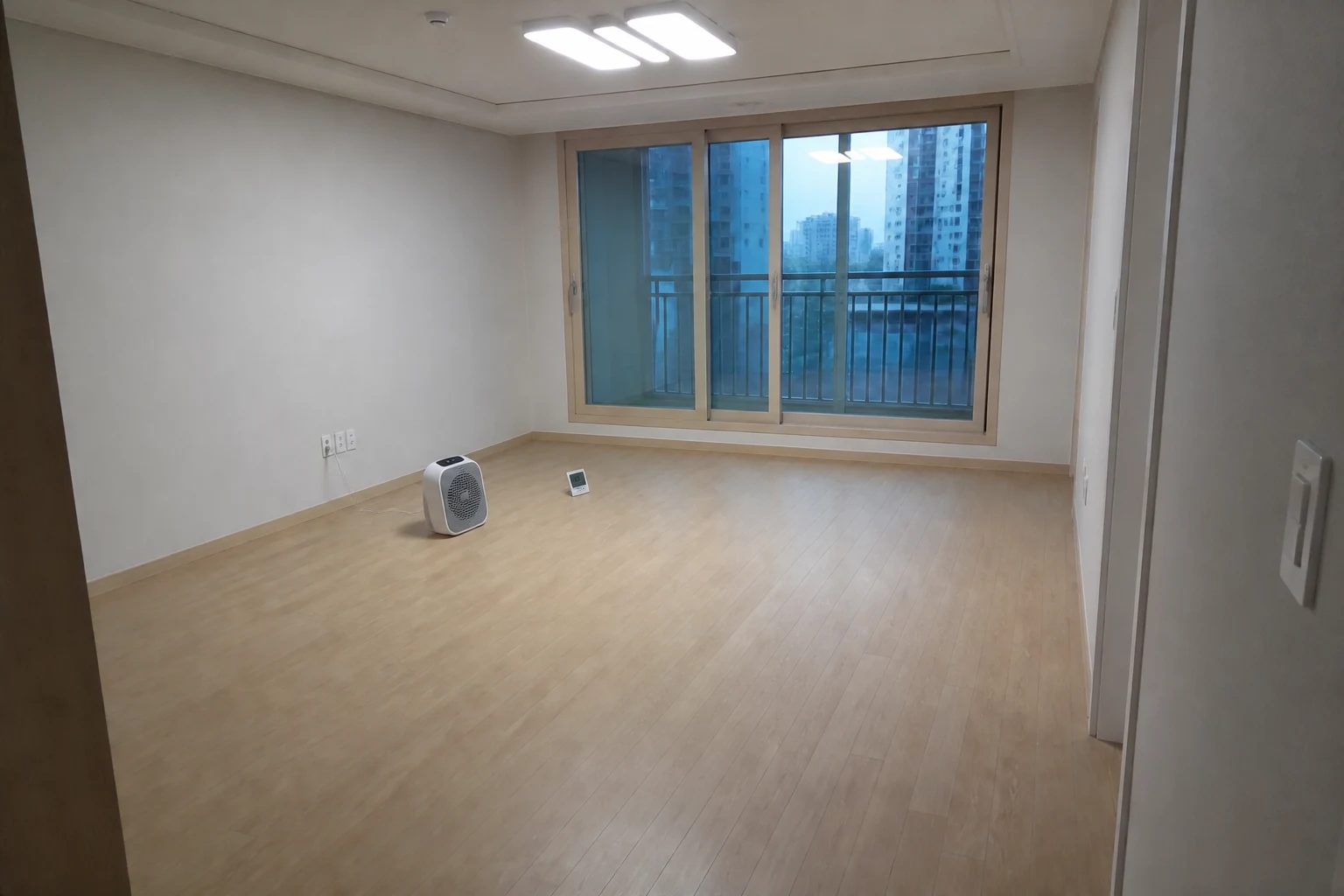 베이크아웃과 환기 준비 장비를 배치한 새집증후군 공정 후 모습